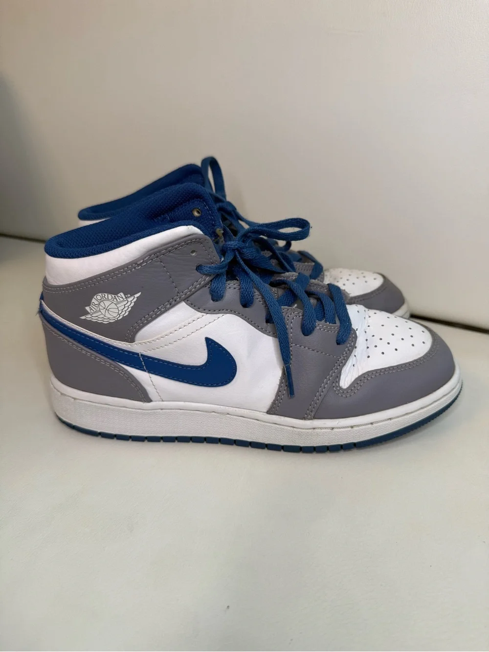 Kids’ Nike Air Jordan 1 Mid - White / Gray / Blue